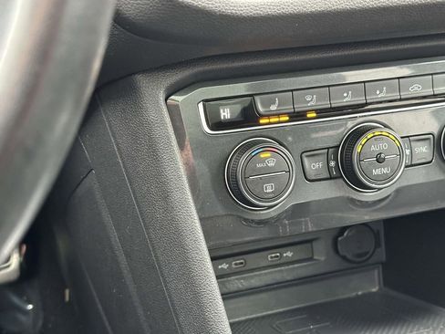 Certified 2021 Volkswagen Tiguan SE R-Line image 30