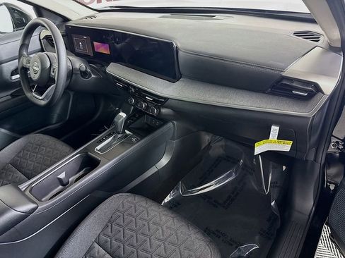 Certified 2025 Nissan Kicks SV FWD image 30