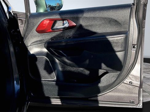 Certified 2020 Chrysler Pacifica Limited image 25