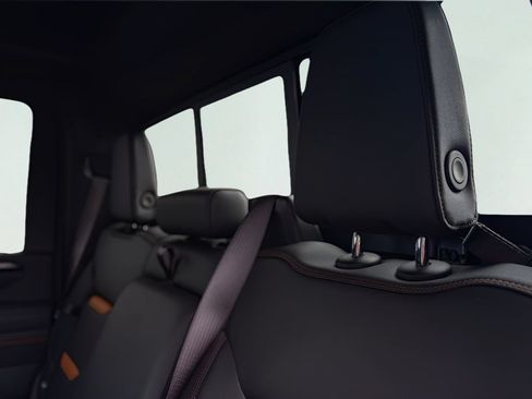 New 2026 GMC Sierra 2500 AT4 w/ AT4 Premium Plus Package AWD/4WD image 24