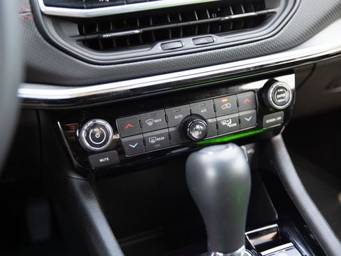 Used 2025 Jeep Compass Trailhawk AWD/4WD image 15
