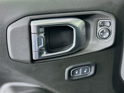 Used 2023 Jeep Wrangler Unlimited image 15