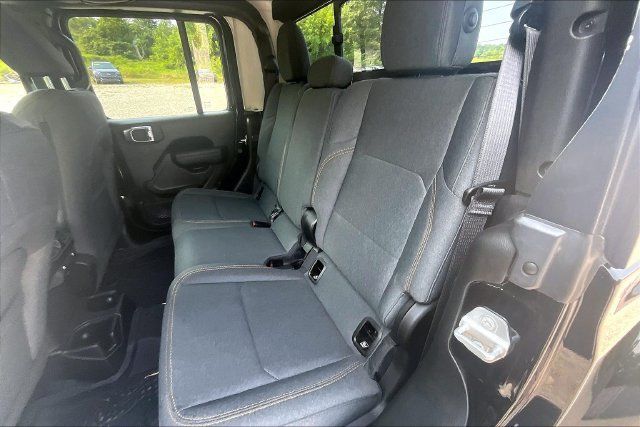 Used 2025 Jeep Gladiator Sport AWD/4WD image 23