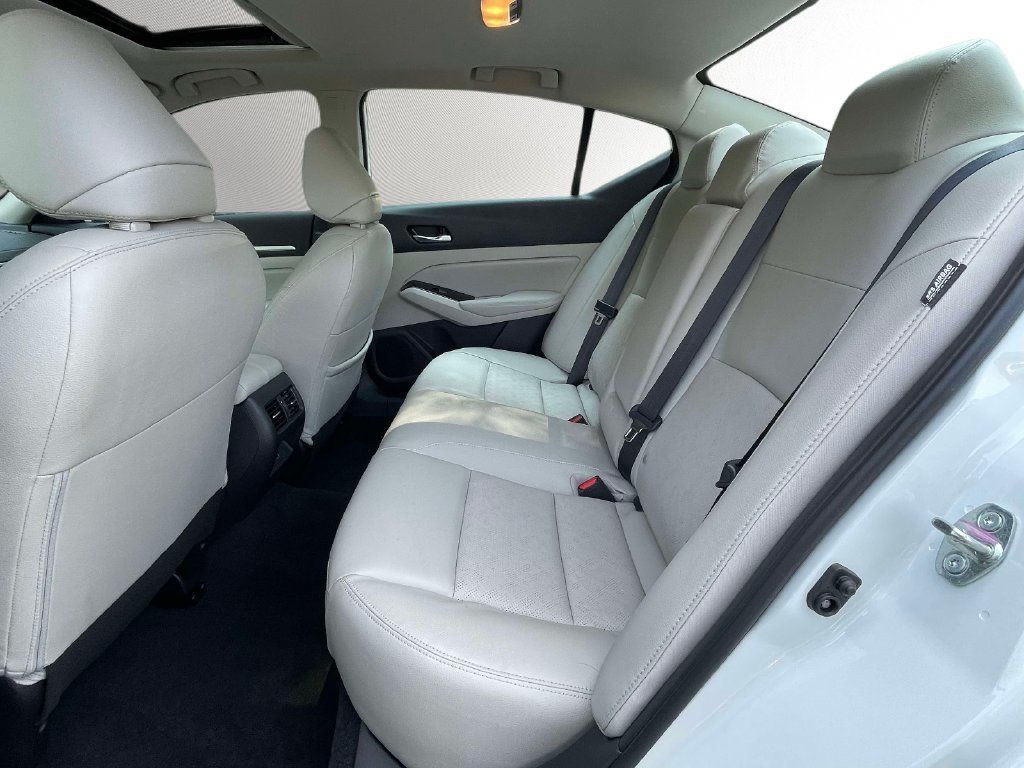 Used 2025 Nissan Altima 2.5 SL FWD image 11