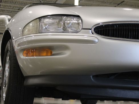 Used 1999 Buick Riviera Supercharged Coupe FWD image 40