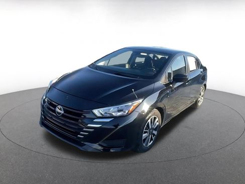 Used 2025 Nissan Versa SV image 3