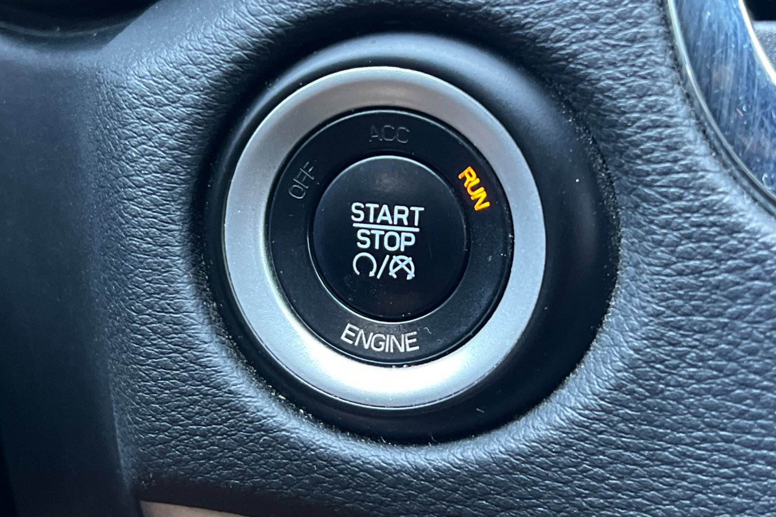 Used 2015 Dodge Durango R/T w/ Technology Group AWD/4WD image 28