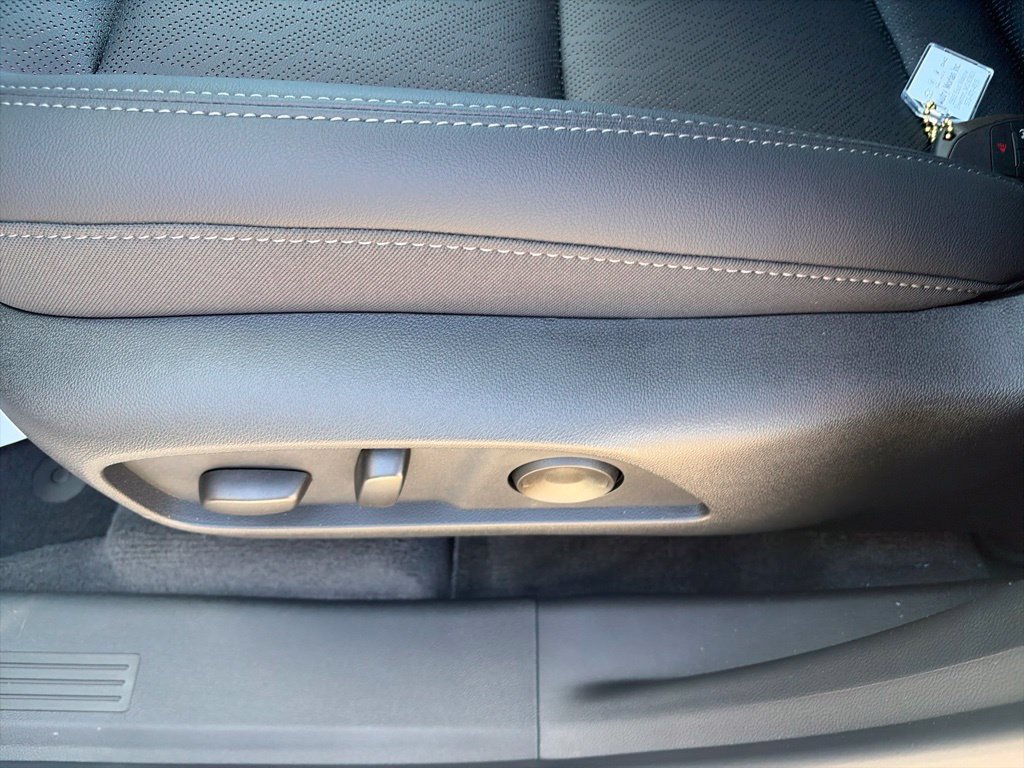 New 2027 Chevrolet Equinox LT w/ Convenience Package II FWD image 18