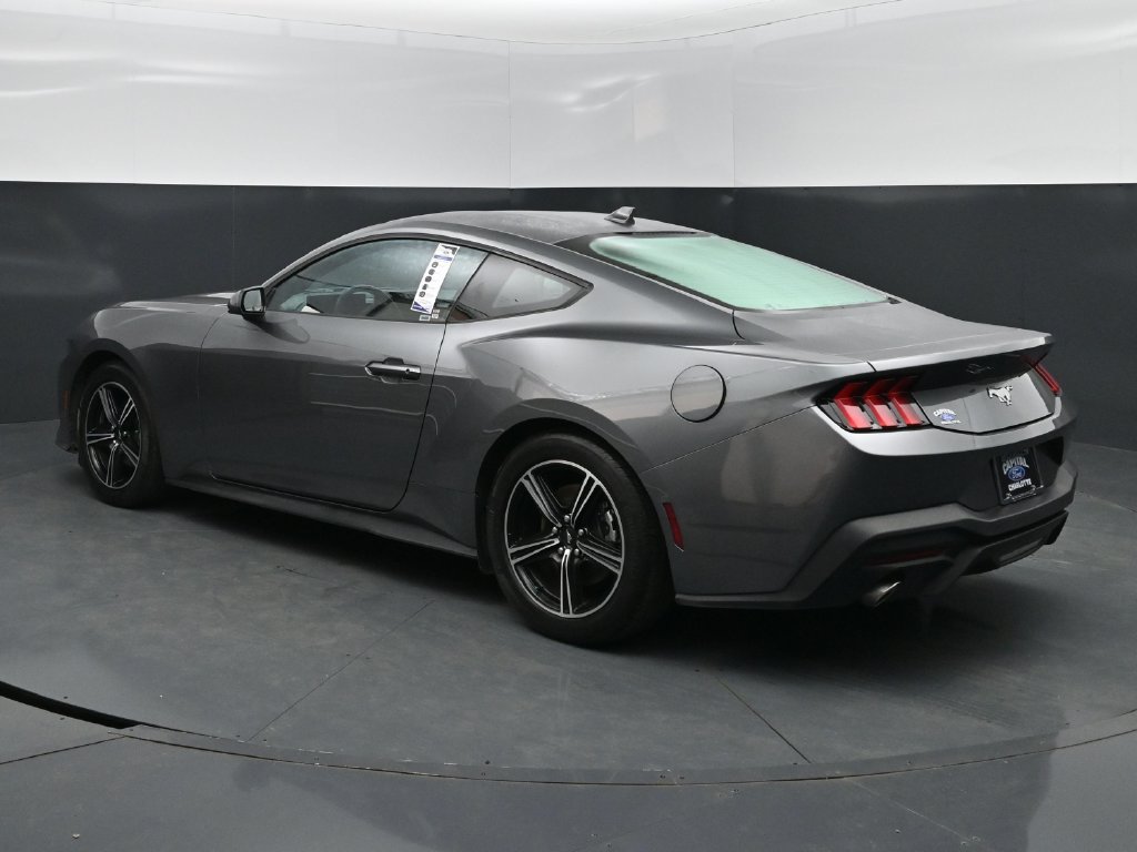 Used 2025 Ford Mustang Coupe RWD image 5