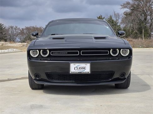 Used 2023 Dodge Challenger SXT image 3