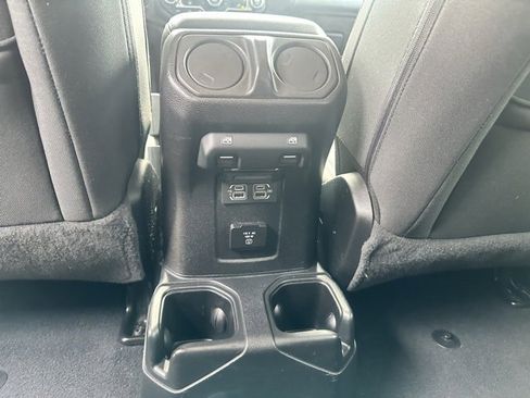 Used 2020 Jeep Wrangler Unlimited Sahara image 19
