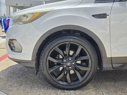 Used 2017 Ford Escape SE w/ Equipment Group 201A FWD image 5