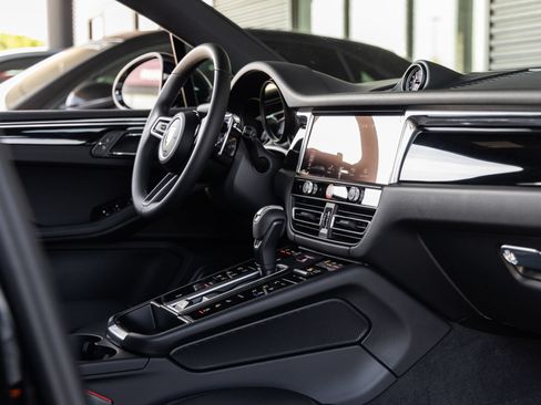 New 2026 Porsche Macan AWD/4WD image 46