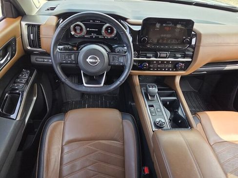 Used 2023 Nissan Pathfinder Platinum AWD/4WD image 8