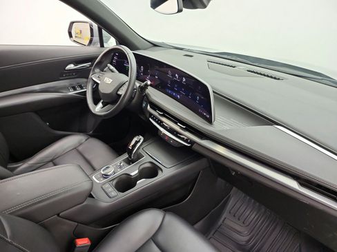 Used 2024 Cadillac XT4 Premium Luxury AWD/4WD image 17