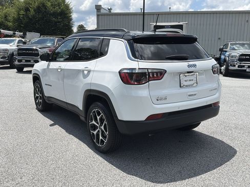 Used 2025 Jeep Compass Limited AWD/4WD image 6
