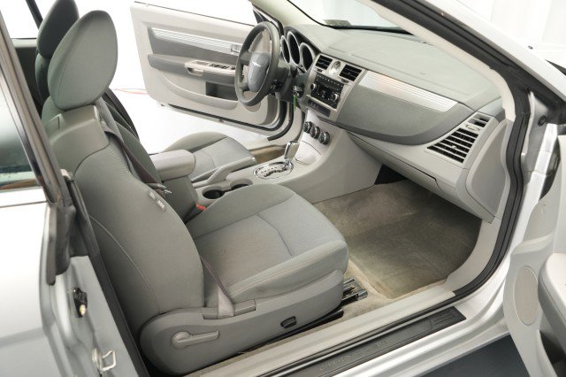 Used 2008 Chrysler Sebring Touring FWD image 38