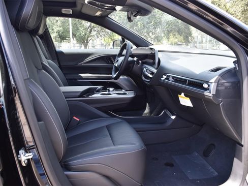 New 2026 Cadillac Lyriq V image 25