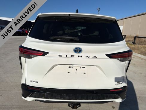 Used 2022 Toyota Sienna XSE image 6