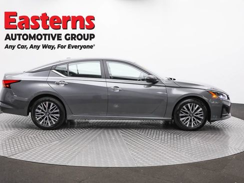 Used 2025 Nissan Altima 2.5 SV image 4