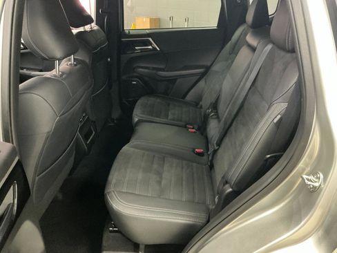 Used 2025 Mitsubishi Outlander AWD image 19