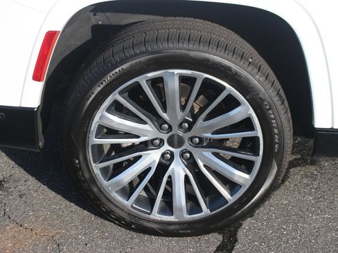 Used 2024 Jeep Grand Wagoneer L Series III image 45