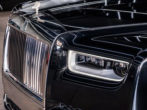 Used 2022 Rolls-Royce Phantom Sedan w/ The Phantom Package RWD image 6