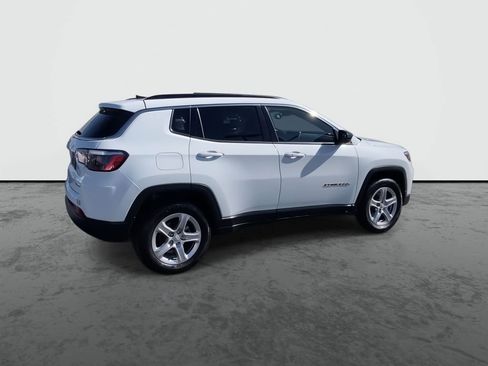 Used 2023 Jeep Compass Latitude AWD/4WD image 8