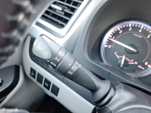 Used 2018 Toyota Highlander Limited image 23