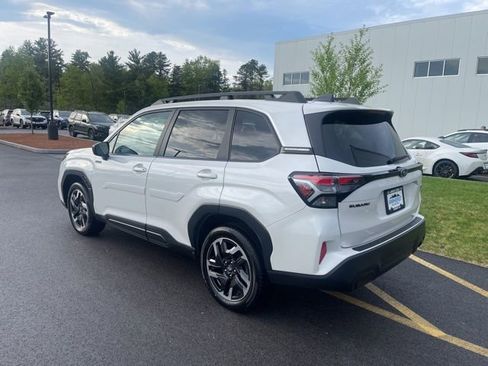Used 2025 Subaru Forester Premium AWD/4WD image 8