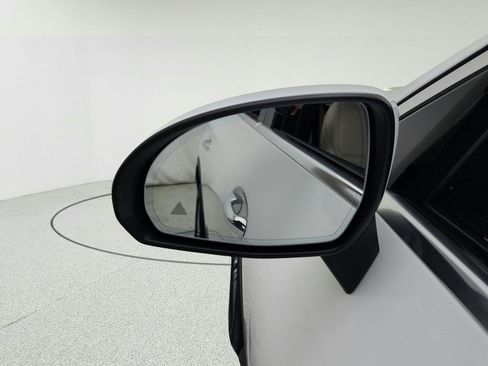 Used 2025 Mercedes-Benz GLC 300 image 26