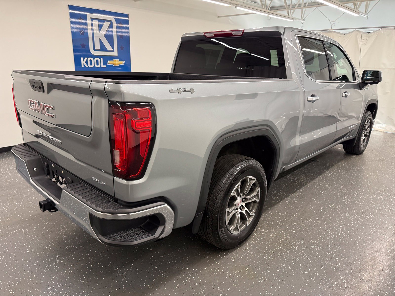 Used 2026 GMC Sierra 1500 SLT AWD/4WD image 2