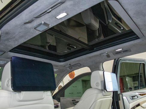 Used 2022 Cadillac Escalade Sport Platinum AWD/4WD image 14
