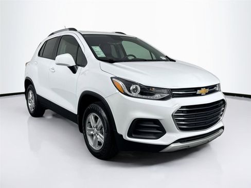 Used 2022 Chevrolet Trax LT w/ LT Convenience Package image 8