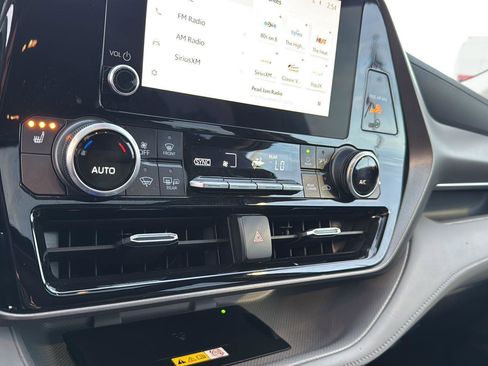Certified 2023 Toyota Highlander XLE image 23