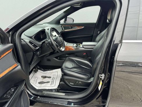 Used 2019 Lincoln Nautilus Select image 10