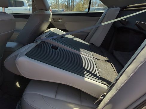 Used 2015 Toyota Camry XLE w/ Convenience Package image 20