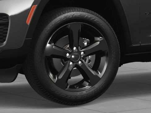 Used 2024 Jeep Grand Cherokee Altitude image 11