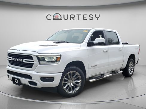 Used 2023 RAM 1500 Laramie AWD/4WD image 1