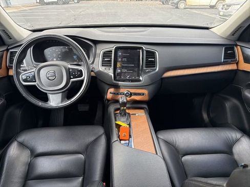 Used 2022 Volvo XC90 T6 Momentum w/ Climate Package image 11