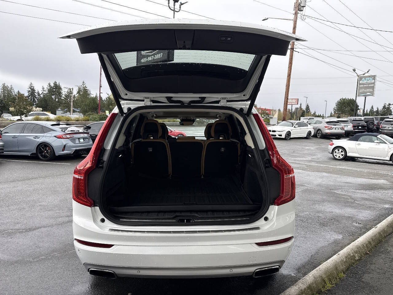 Used 2016 Volvo XC90 T6 Momentum w/ Momentum Plus Package AWD/4WD image 7