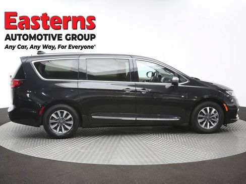 Used 2023 Chrysler Pacifica Limited FWD image 48