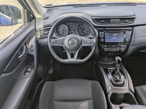 Used 2017 Nissan Rogue SV w/ SV Premium Package image 16