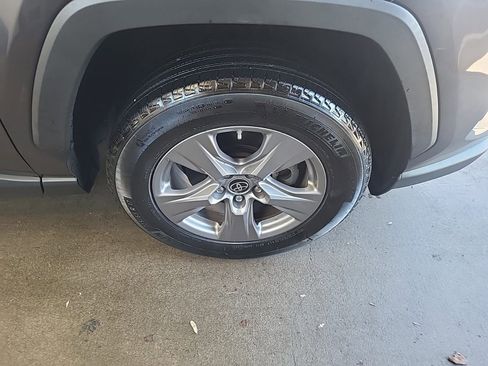 Used 2022 Toyota RAV4 LE image 11