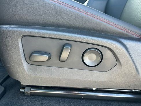 Used 2025 Chevrolet Colorado Z71 w/ Technology Package image 20