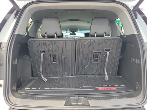 Used 2023 GMC Acadia SLT FWD image 17