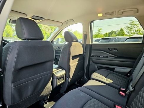Used 2024 Nissan Pathfinder SV w/ Lighting Package (N92) AWD/4WD image 29