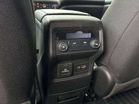 Used 2022 GMC Acadia SLE w/ Driver Convenience Package FWD image 14