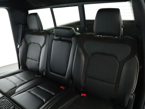 Used 2023 RAM 1500 Laramie AWD/4WD image 5