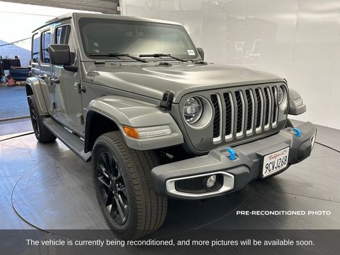 Used 2022 Jeep Wrangler Unlimited Sahara w/ Cold Weather Group image 8